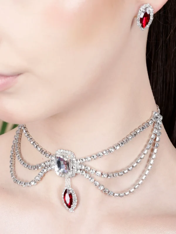 Boost Your Style with this Delicate Crystal Sparkling Artificial Necklace