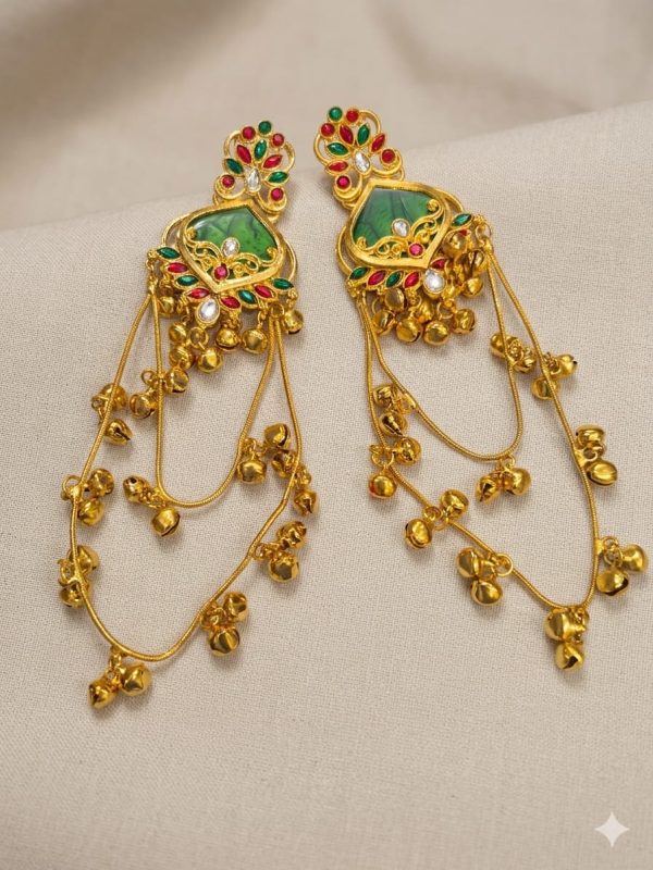 Radiant Gold Earrings: Sophisticated Luxury for Everyday Wear