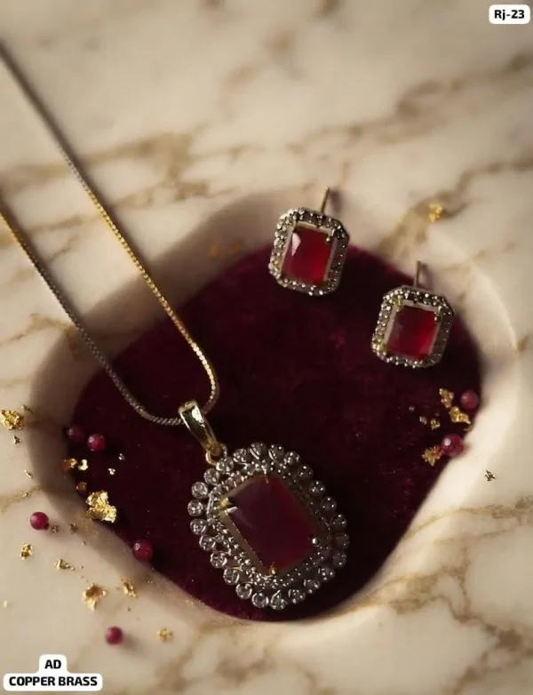 Radiant Gold Pendant Necklace for Effortless Everyday Style