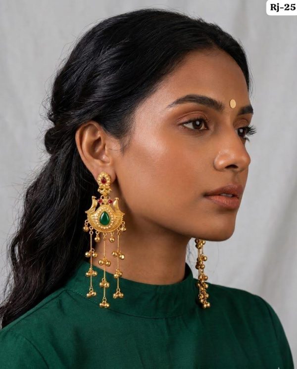Timeless Kashmiri Earrings for an Elegant Daily Look